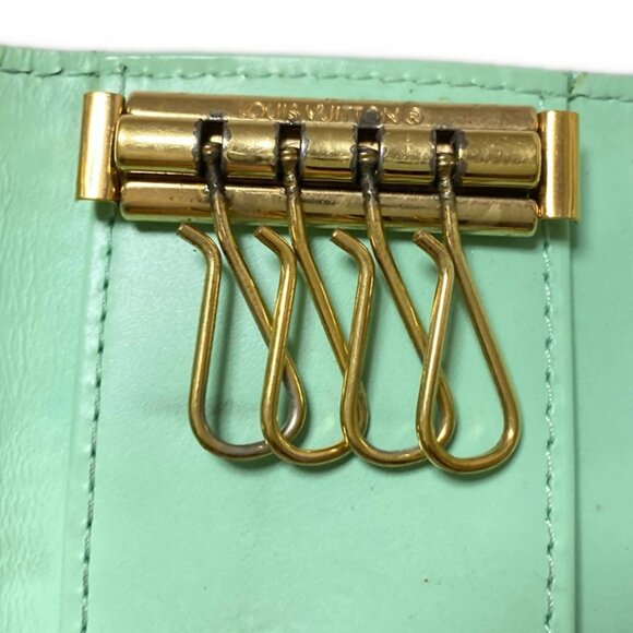 Auth LOUIS VUITTON Multicles 4 M91325 Peppermint Monogram Vernis - Picture 9 of 10